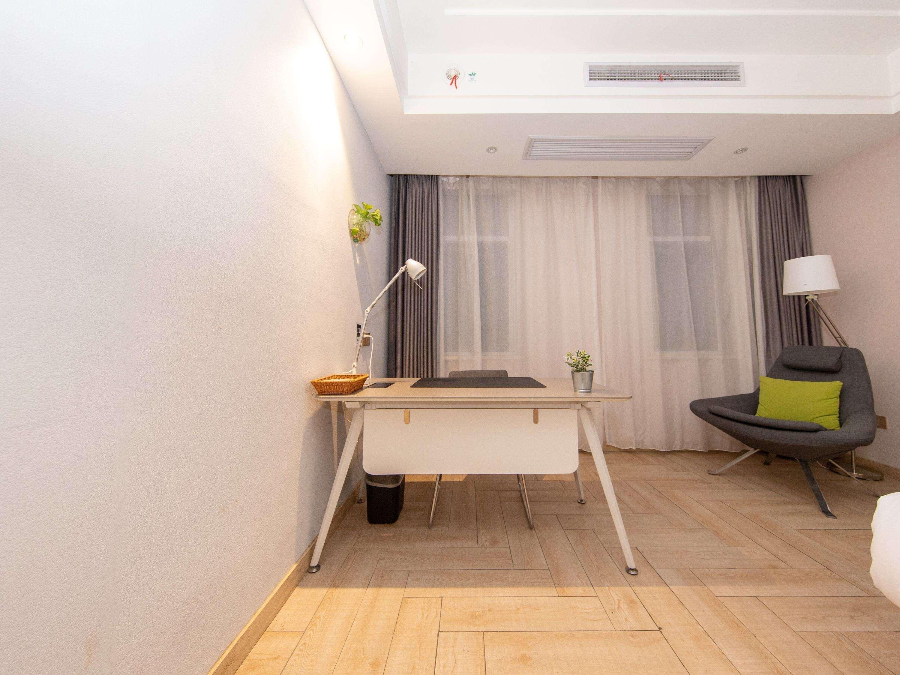 Ibis Styles Nantong Development Zone Shimao Plaza Hotell Exteriör bild