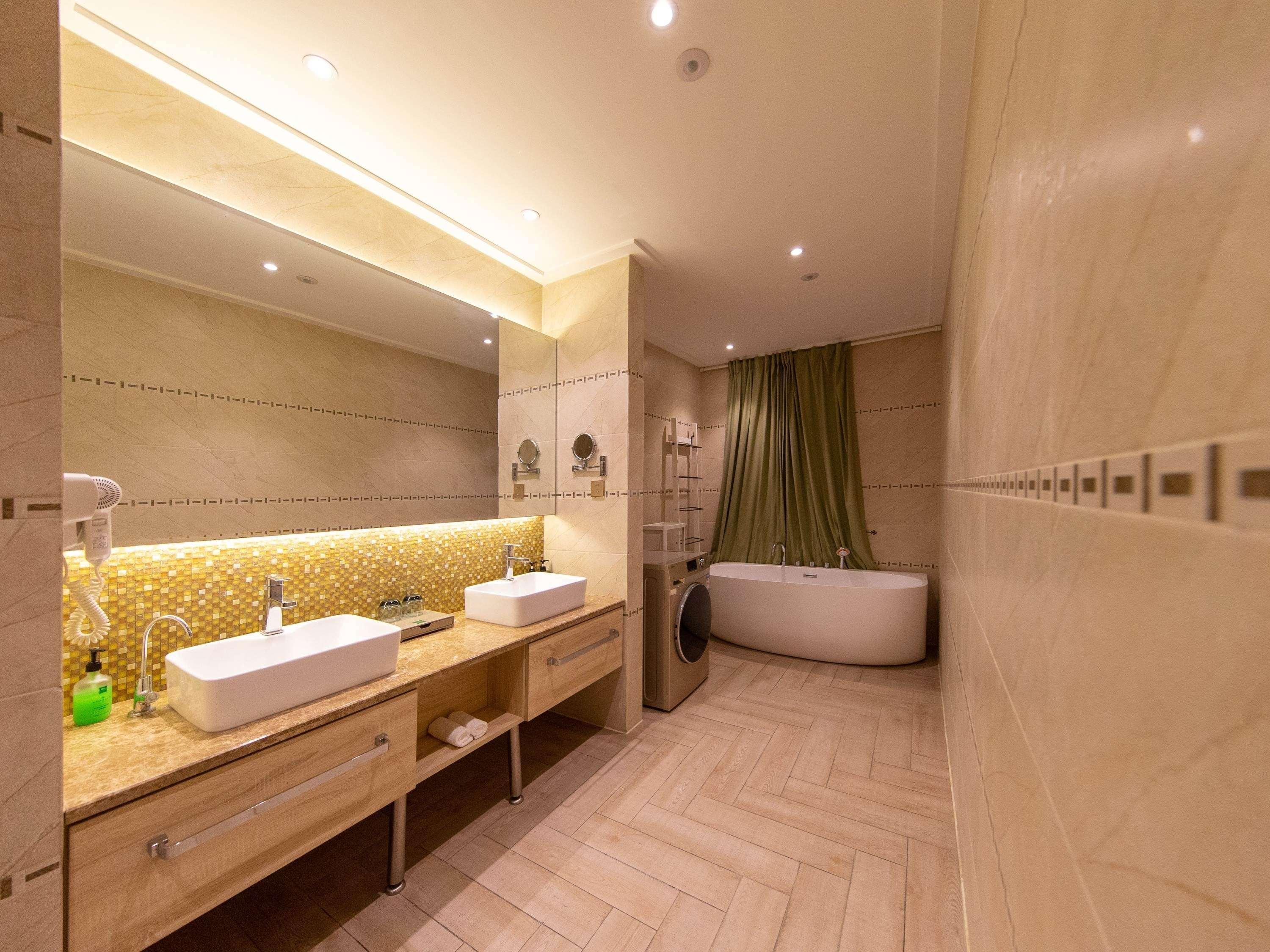 Ibis Styles Nantong Development Zone Shimao Plaza Hotell Exteriör bild