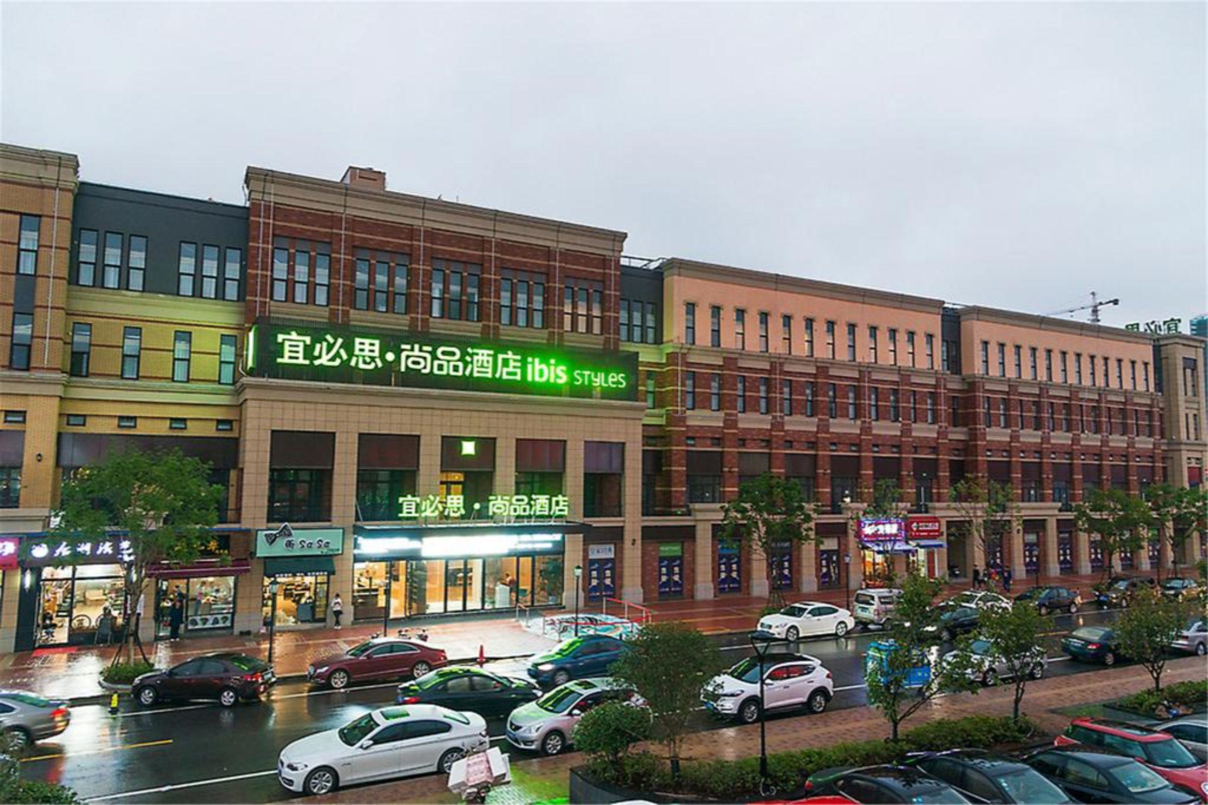 Ibis Styles Nantong Development Zone Shimao Plaza Hotell Exteriör bild