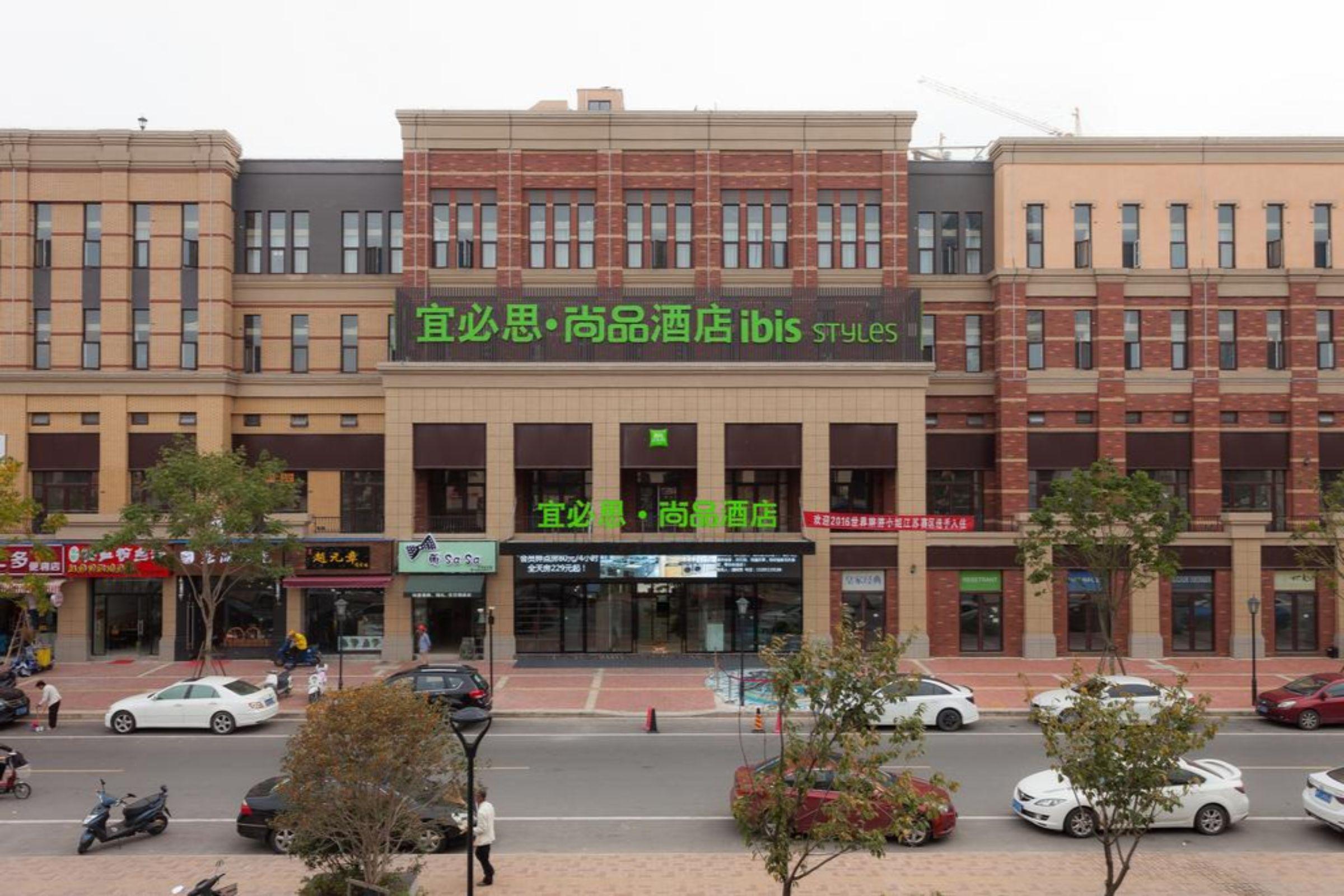 Ibis Styles Nantong Development Zone Shimao Plaza Hotell Exteriör bild