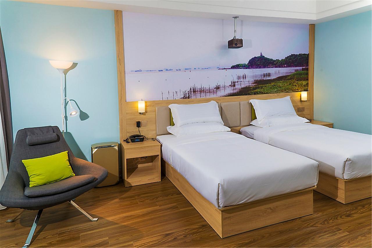 Ibis Styles Nantong Development Zone Shimao Plaza Hotell Exteriör bild
