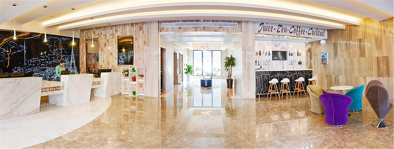 Ibis Styles Nantong Development Zone Shimao Plaza Hotell Exteriör bild