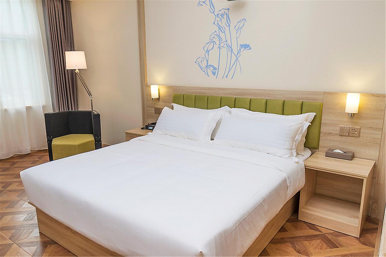Ibis Styles Nantong Development Zone Shimao Plaza Hotell Exteriör bild