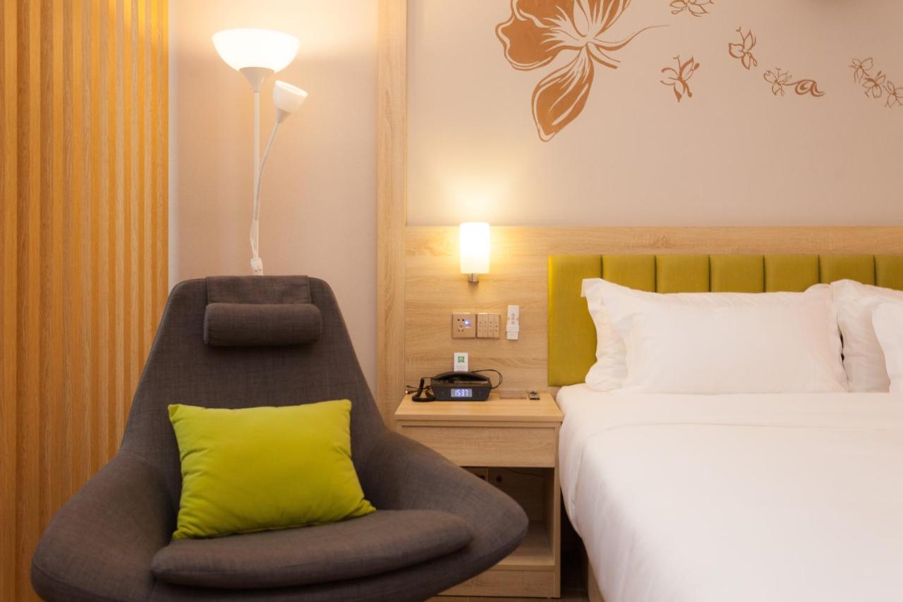 Ibis Styles Nantong Development Zone Shimao Plaza Hotell Exteriör bild